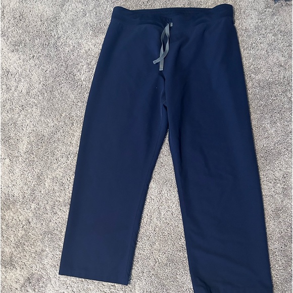 FIGS scrubs. Size L/P. excellent condition! - Picture 2 of 3